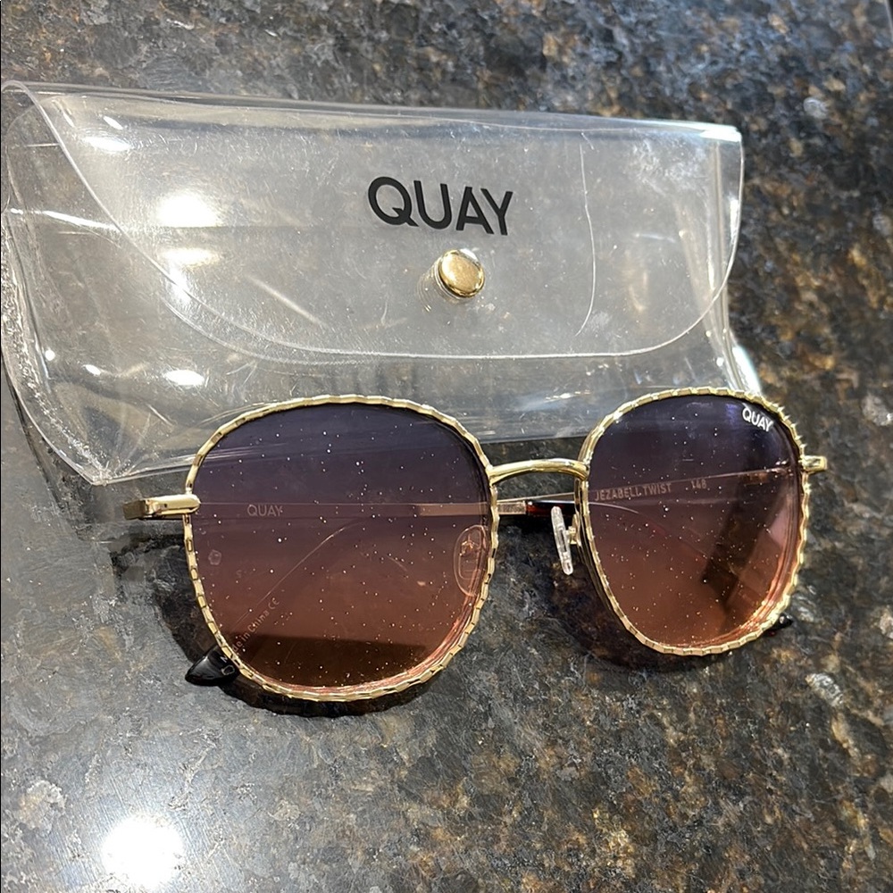 Quay Jezabell Twist Sunglasses